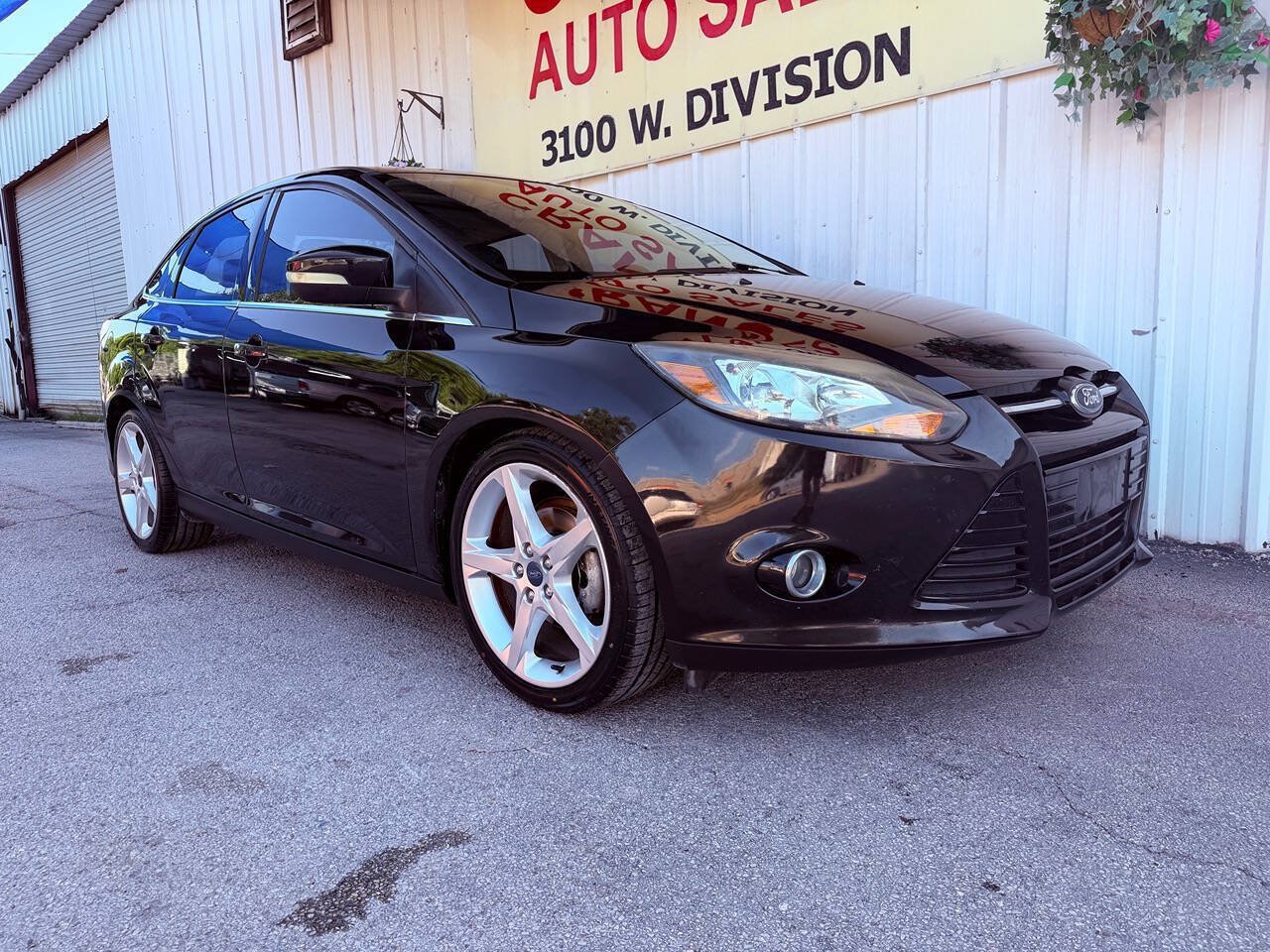 Used 2012 Ford Focus Titanium FWD image 1