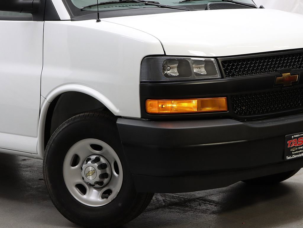 New 2025 Chevrolet Express 3500 Extended w/ Driver Convenience Package RWD image 4
