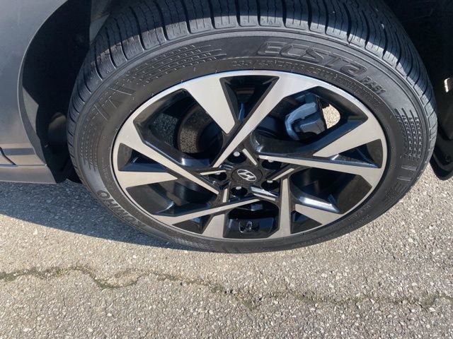 Used 2022 Hyundai Kona Limited image 32