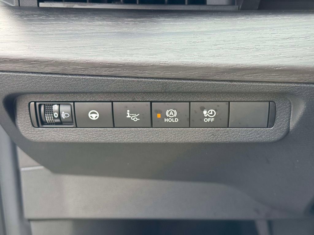 Used 2024 Nissan Ariya AWD image 20