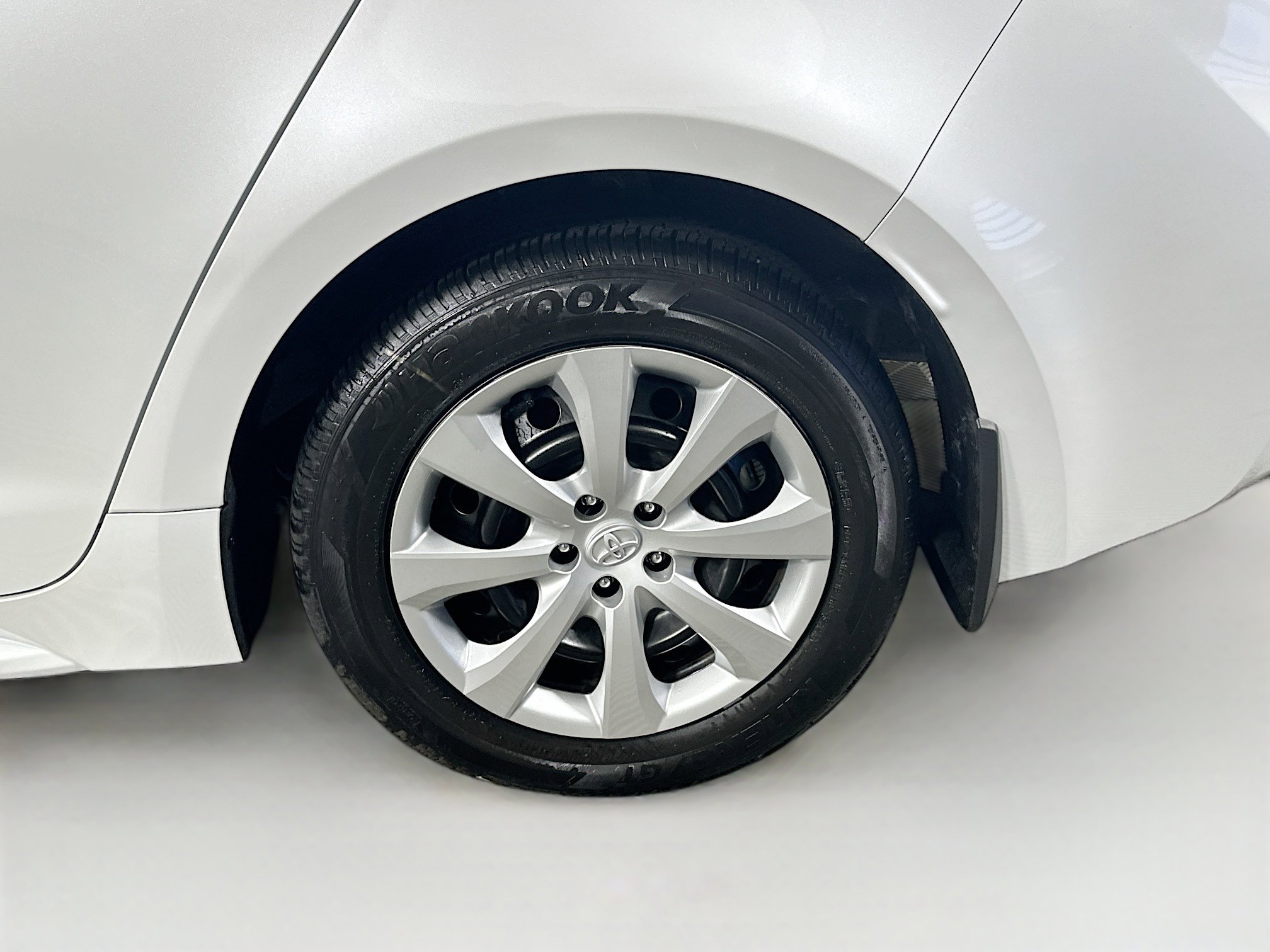 Used 2025 Toyota Corolla LE image 11