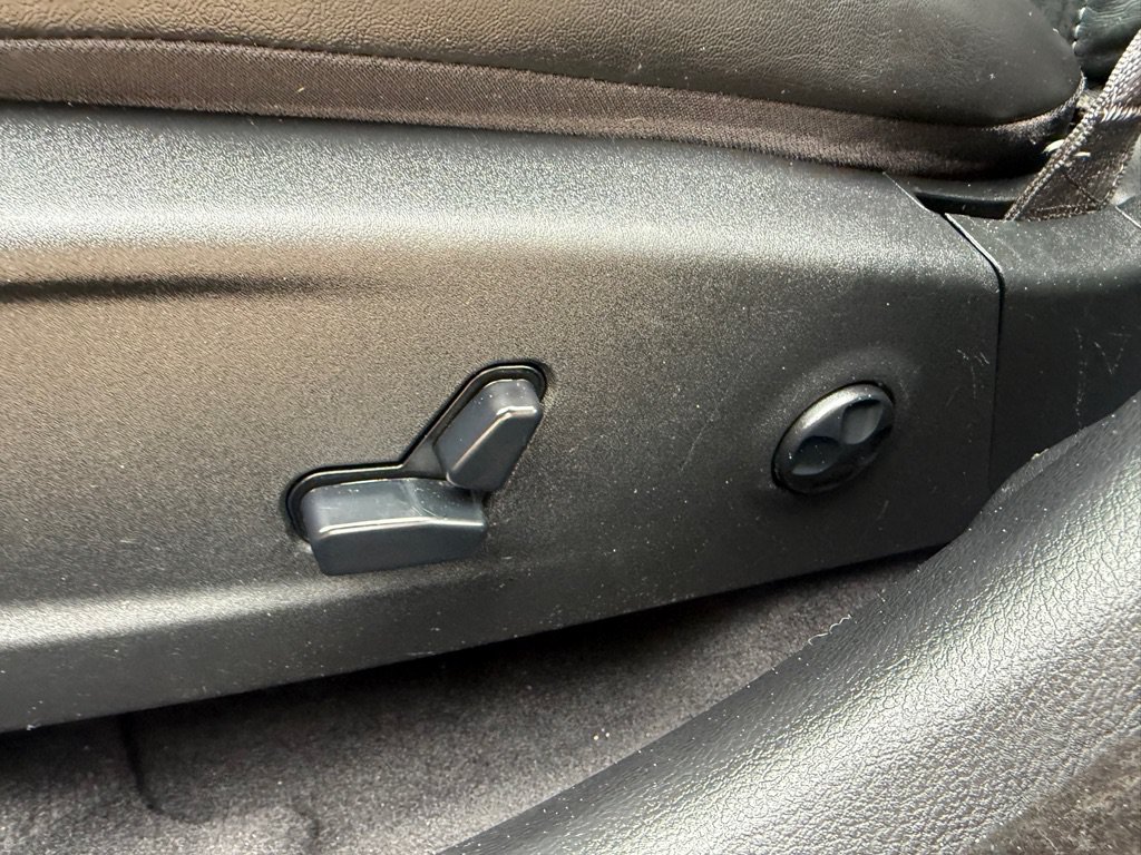 Used 2019 Dodge Charger SXT w/ Plus Group RWD image 18
