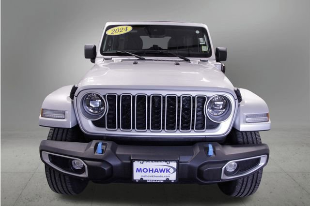 Used 2024 Jeep Wrangler Unlimited Sahara w/ Technology Group image 9
