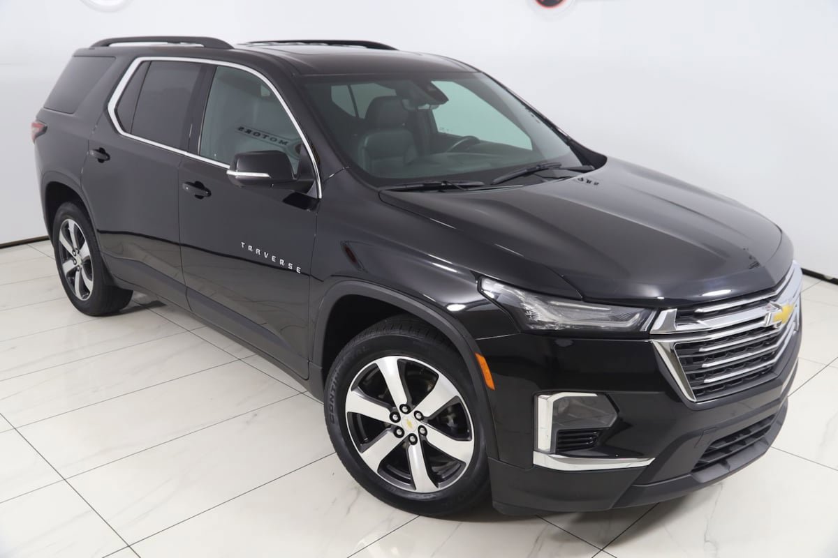 Used 2023 Chevrolet Traverse LT w/ LT Premium Package AWD/4WD image 17