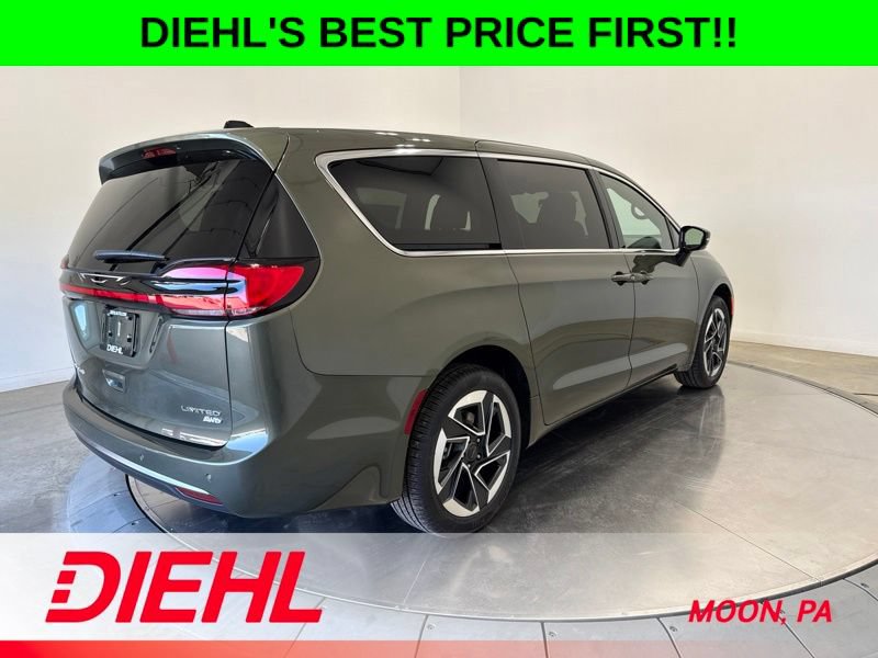 New 2027 Chrysler Pacifica Limited AWD/4WD image 7