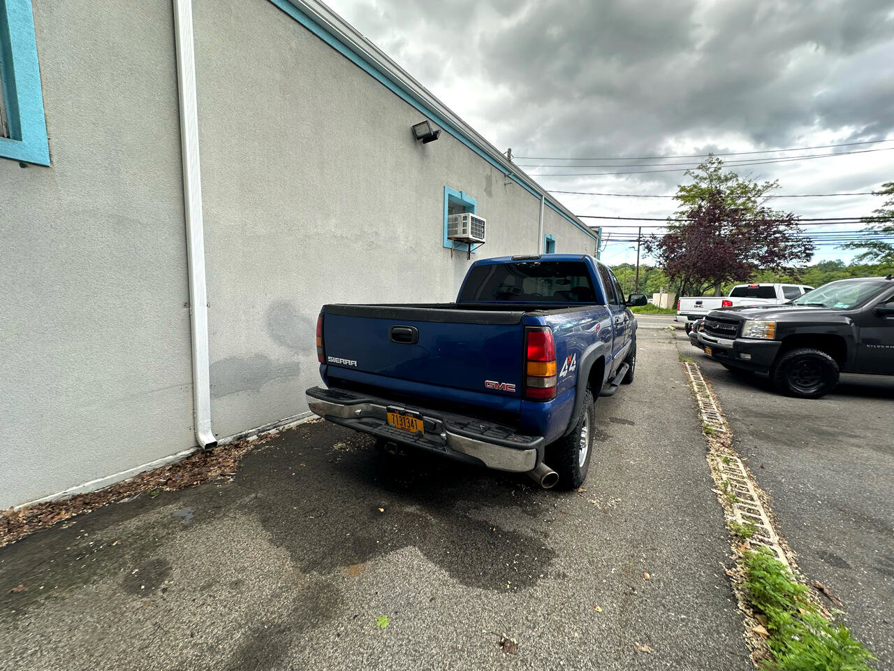 Used 2004 GMC Sierra 2500 SLE w/ Skid Plate Package image 7