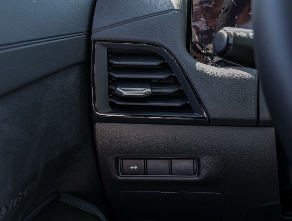 New 2026 Nissan Sentra SR FWD image 31