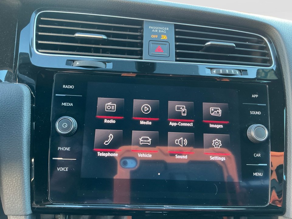 Used 2018 Volkswagen GTI SE w/ SE Leather Package image 19