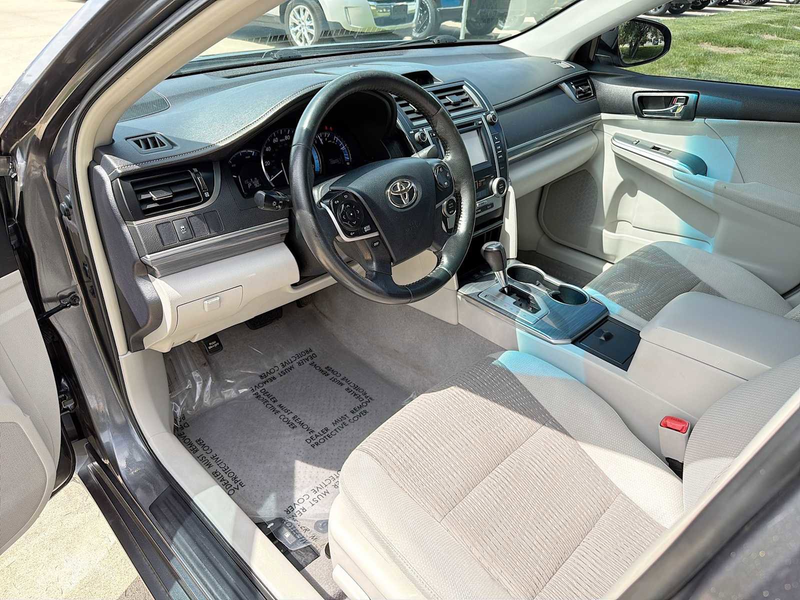 Used 2012 Toyota Camry XLE w/ Convenience Pkg FWD image 2