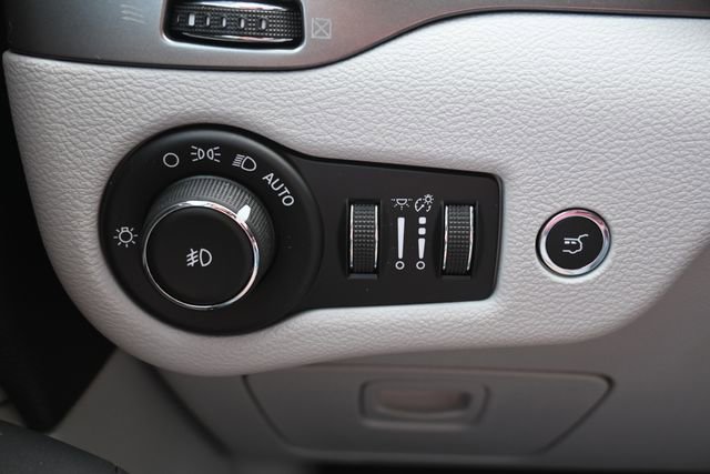 Used 2019 Jeep Cherokee Limited AWD/4WD image 39