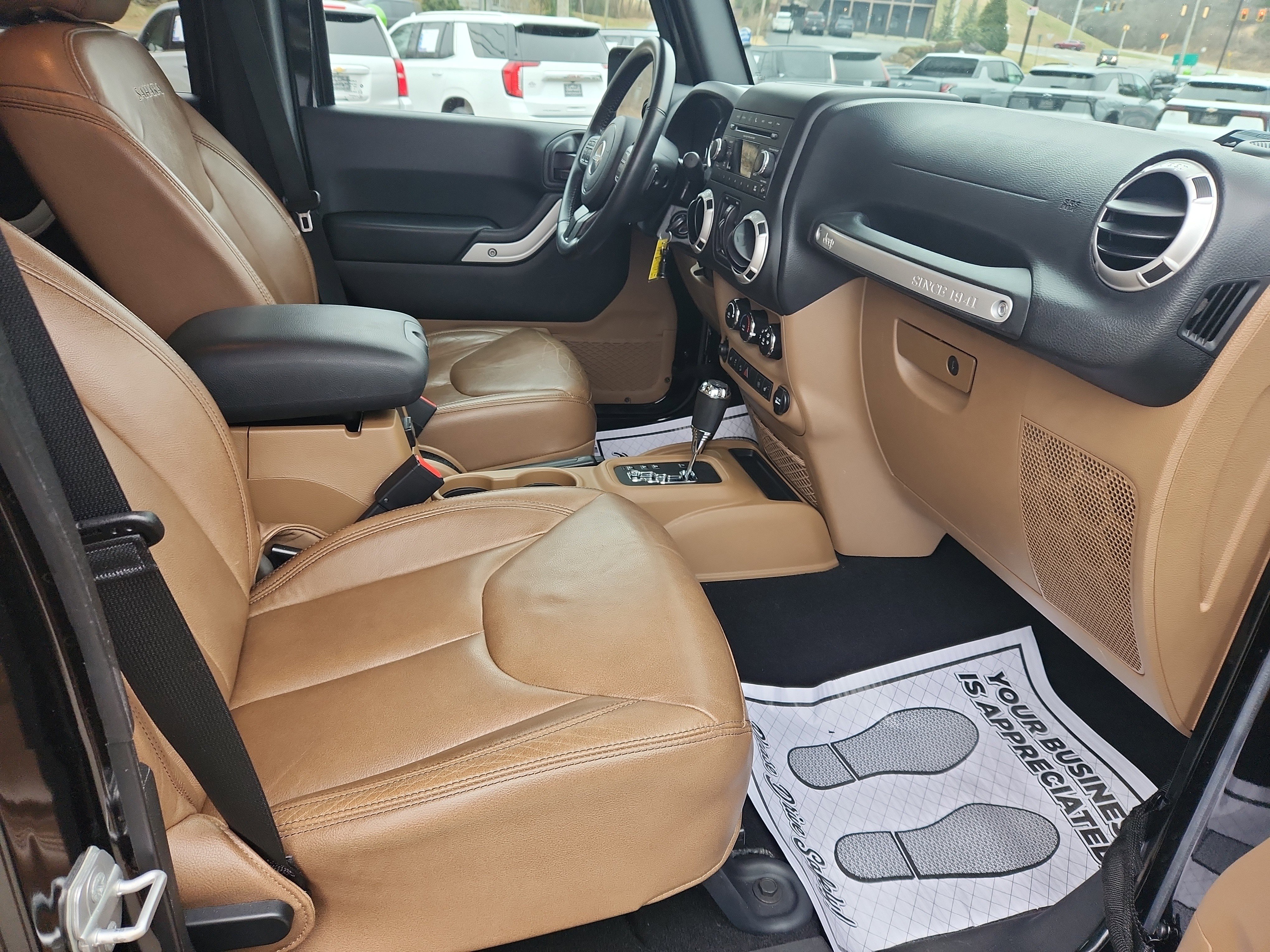 Used 2016 Jeep Wrangler Unlimited Sahara w/ Connectivity Group image 35