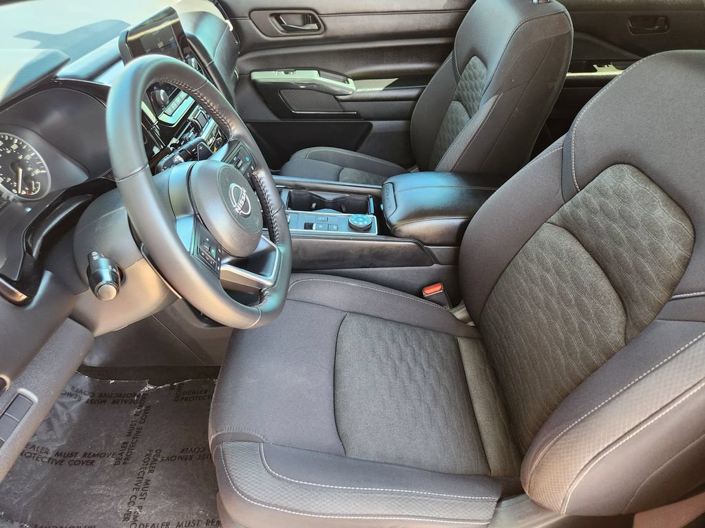 Used 2024 Nissan Pathfinder SV w/ Black Appearance Package AWD/4WD image 4