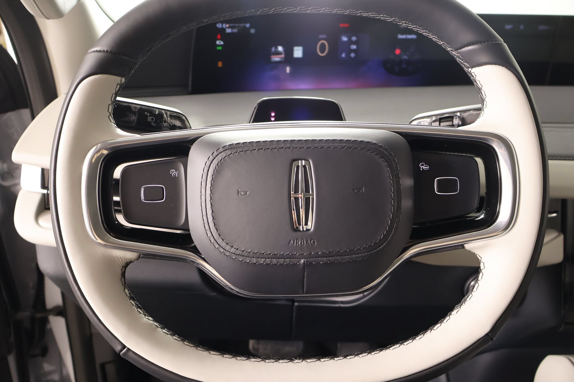 New 2026 Lincoln Navigator Premiere AWD/4WD image 3