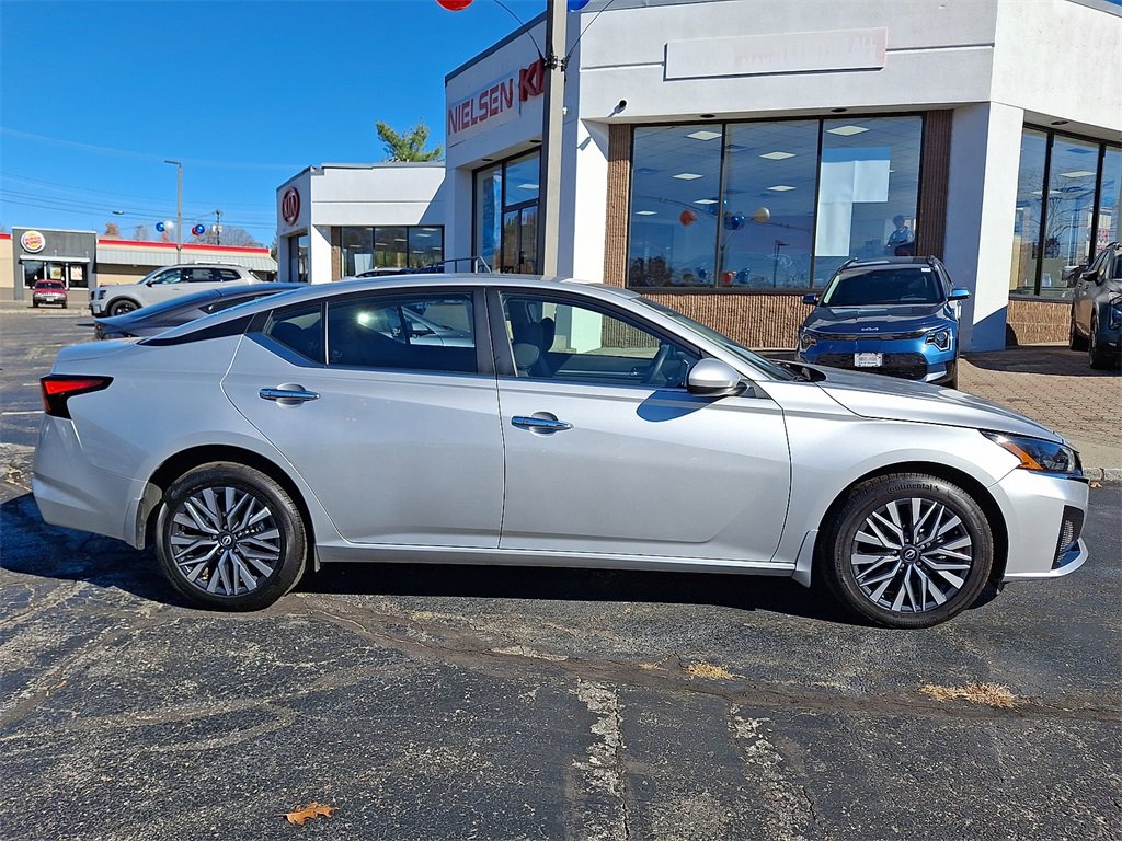 Used 2023 Nissan Altima 2.5 SV image 17
