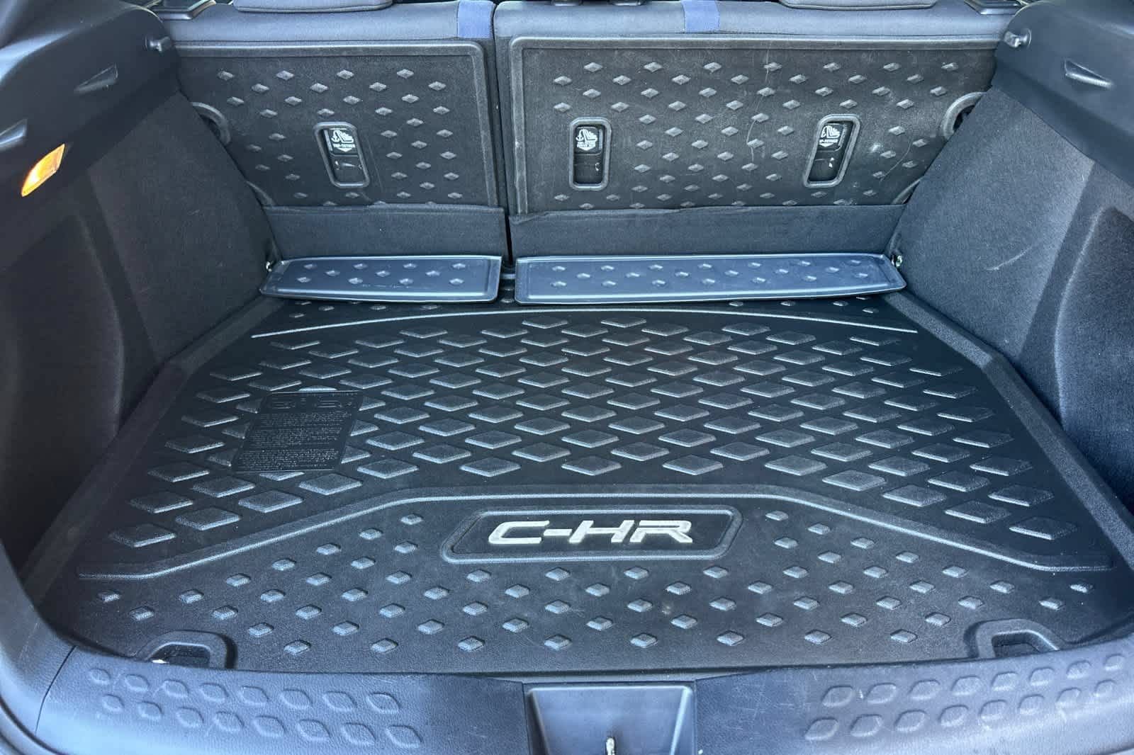 Used 2021 Toyota C-HR XLE FWD image 16