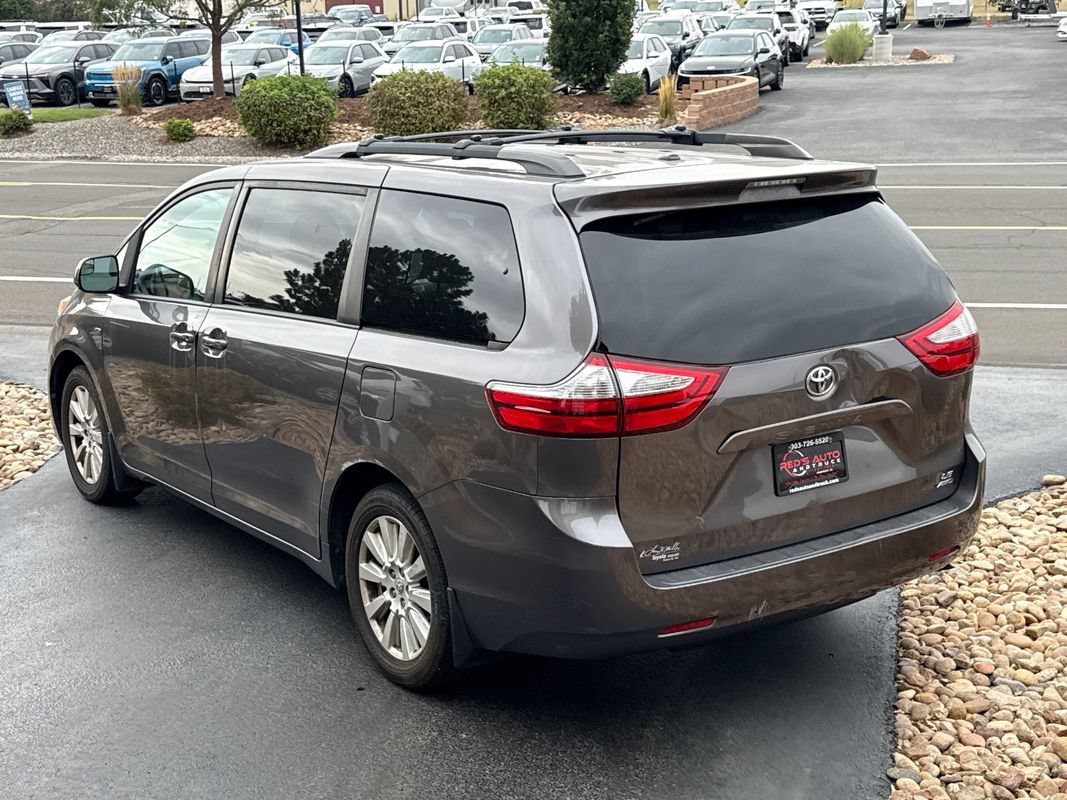 Used 2017 Toyota Sienna LE AWD/4WD image 17