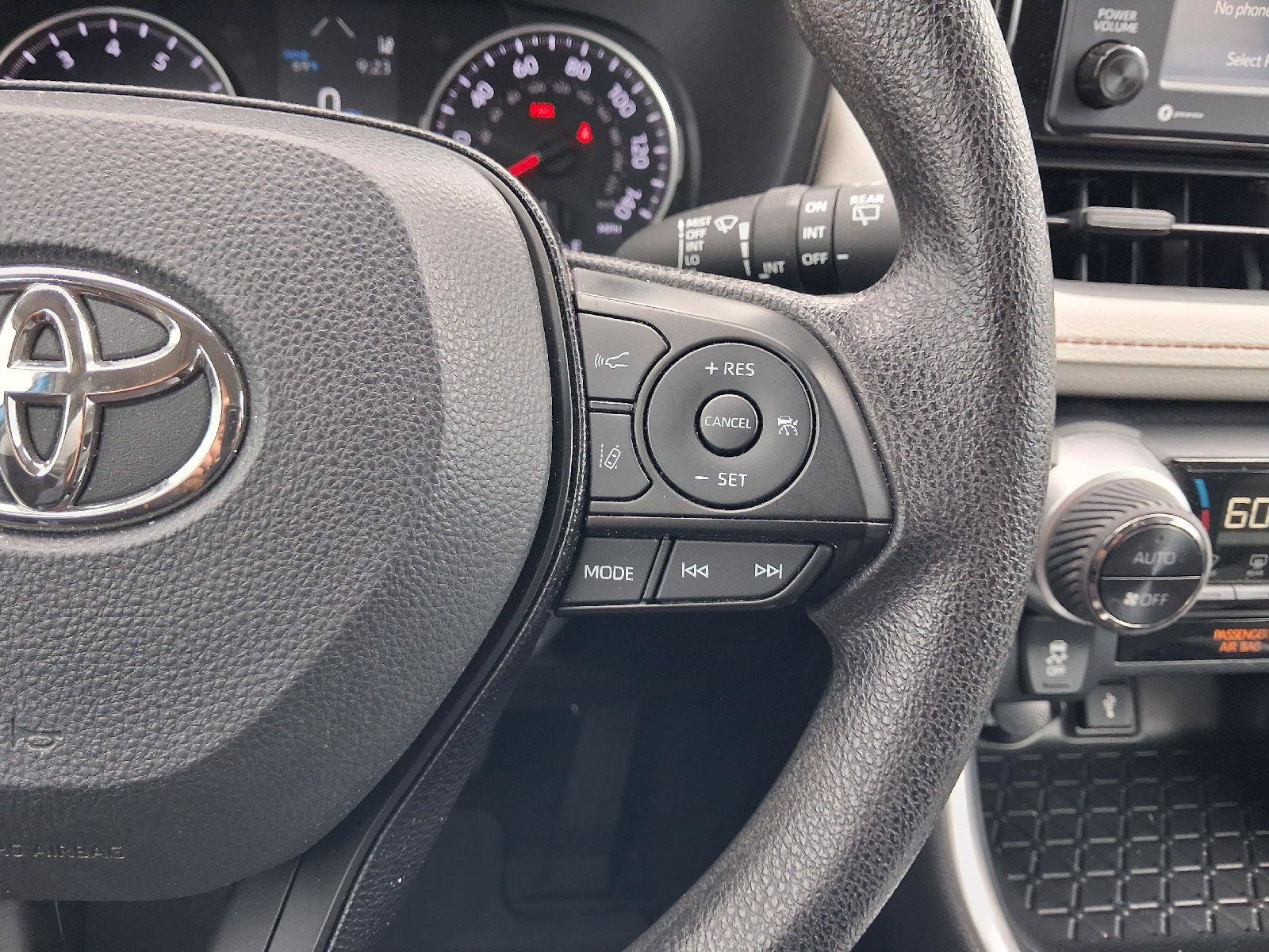 Used 2020 Toyota RAV4 XLE w/ Convenience Package FWD image 35
