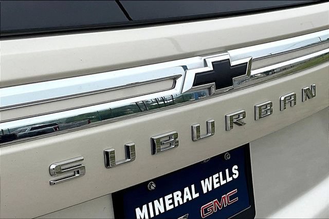 Used 2024 Chevrolet Suburban LT RWD image 24