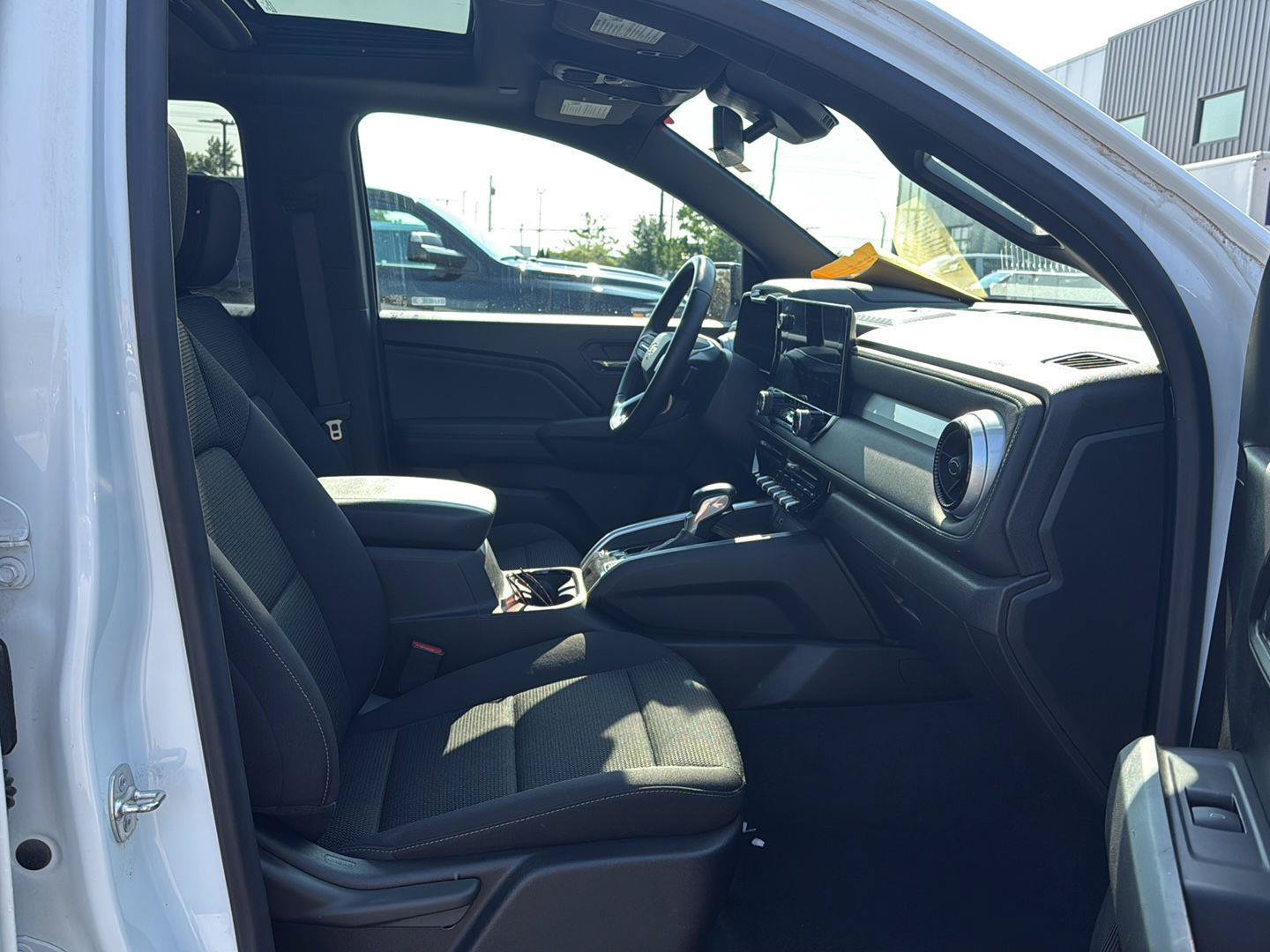 Used 2024 Chevrolet Colorado LT w/ LT Convenience Package II AWD/4WD image 12