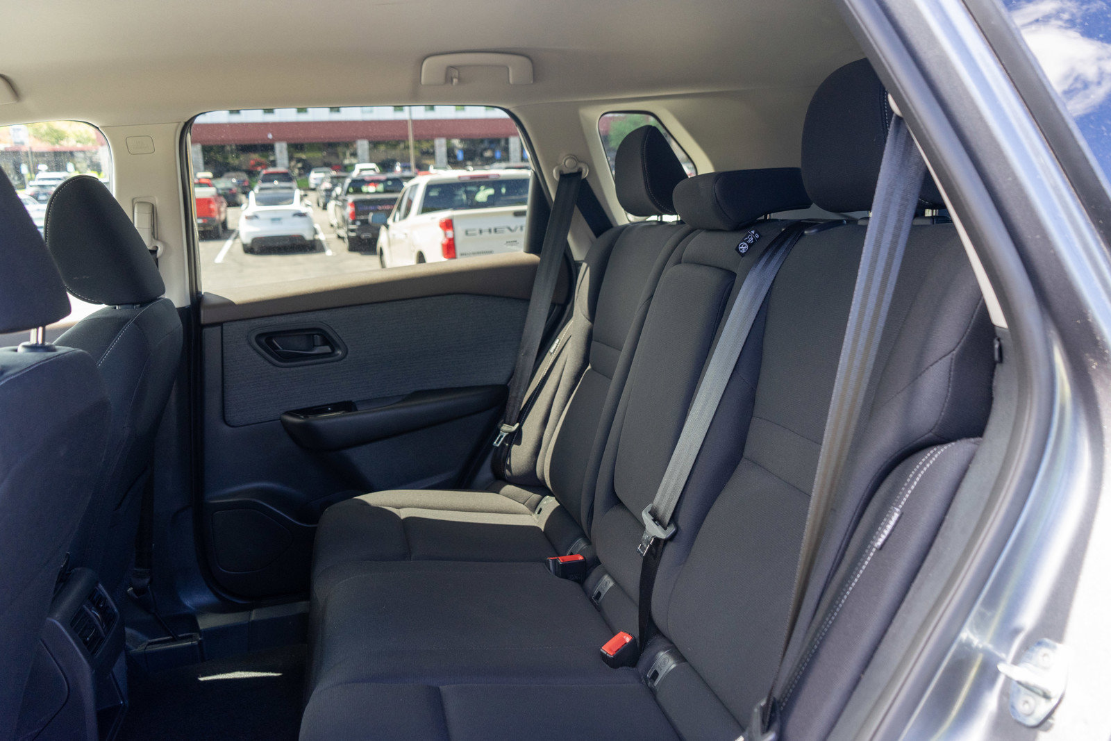 Used 2023 Nissan Rogue S AWD/4WD image 28