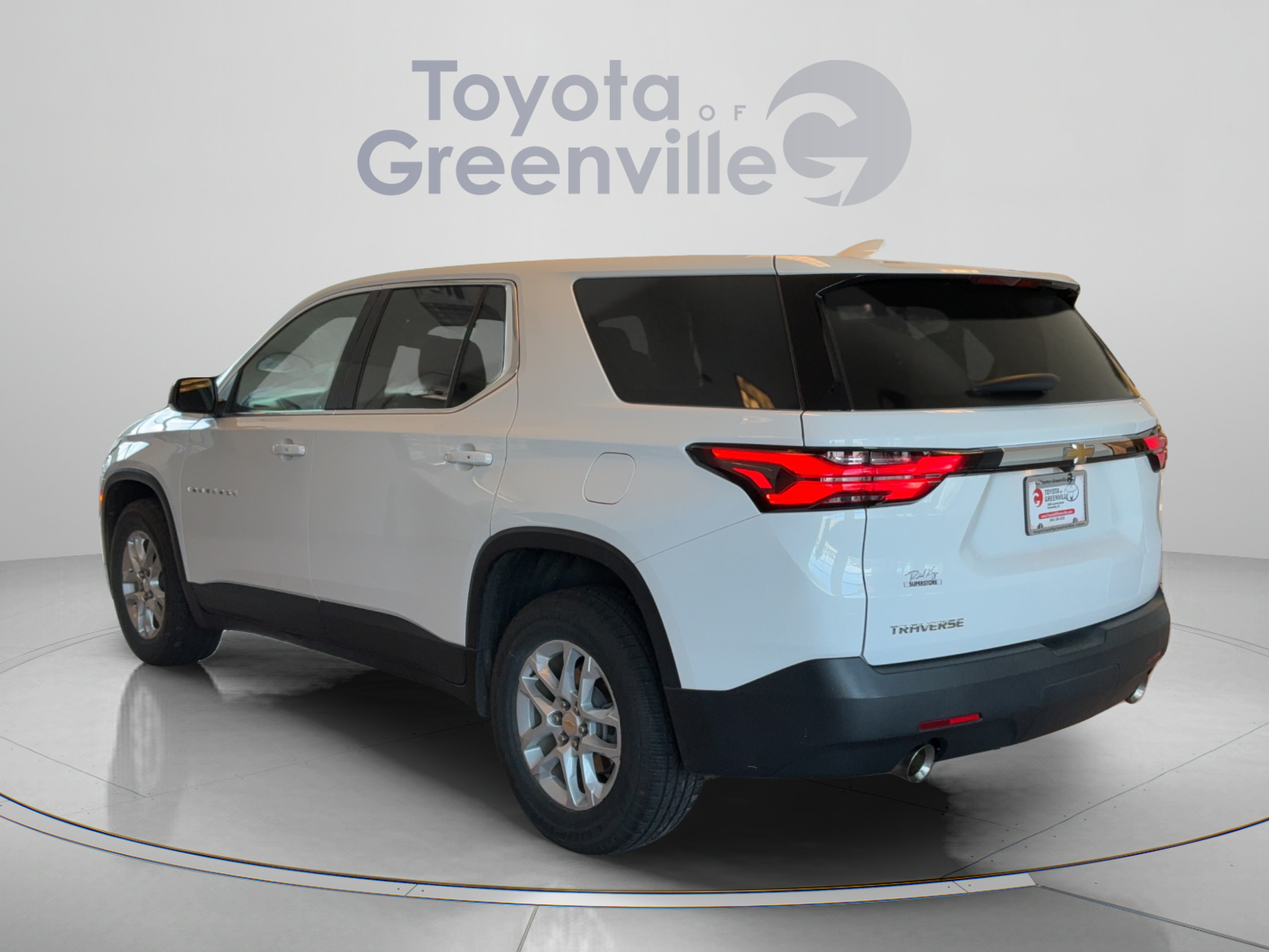 Used 2022 Chevrolet Traverse LS FWD image 4