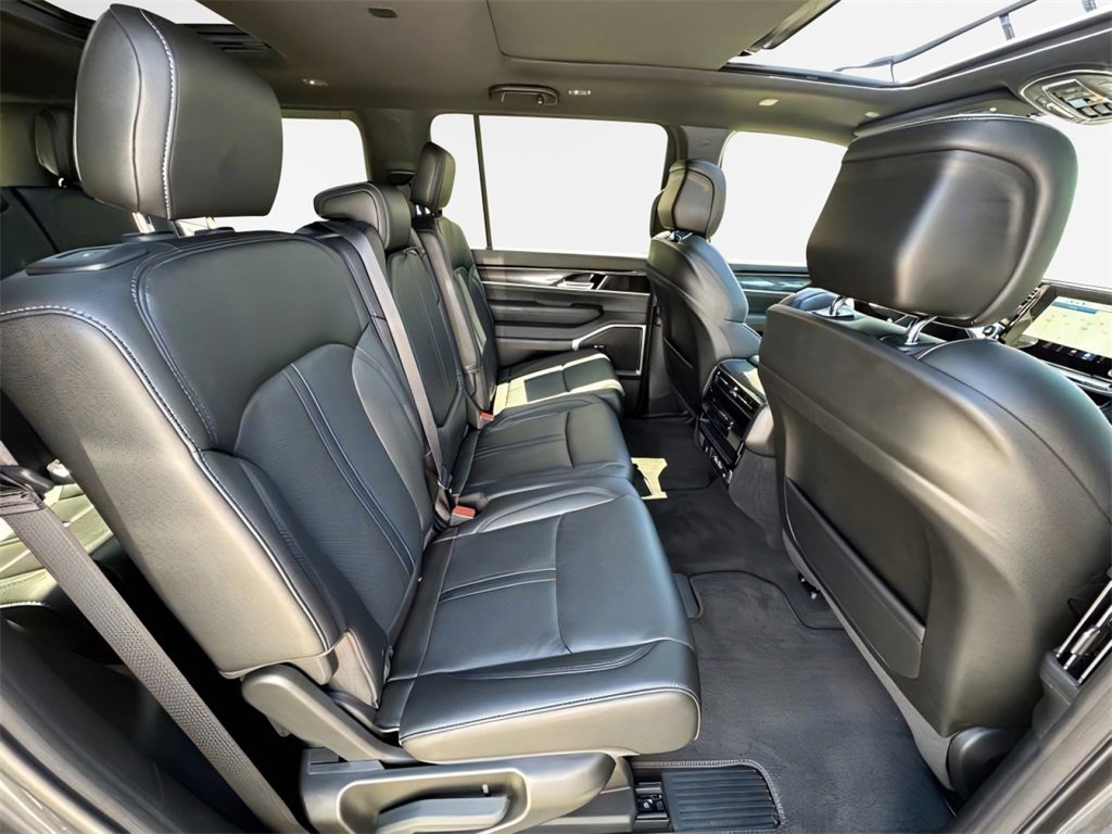 New 2024 Jeep Wagoneer 4WD w/ Premium Group I image 30