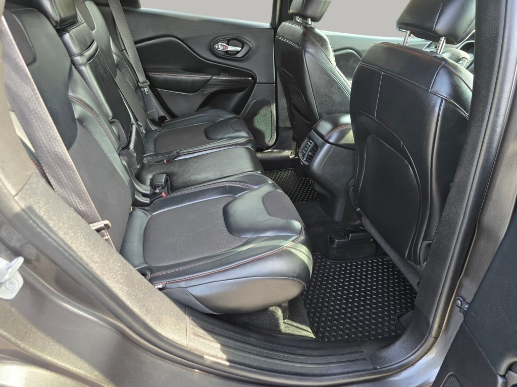 Used 2014 Jeep Cherokee Trailhawk AWD/4WD image 24