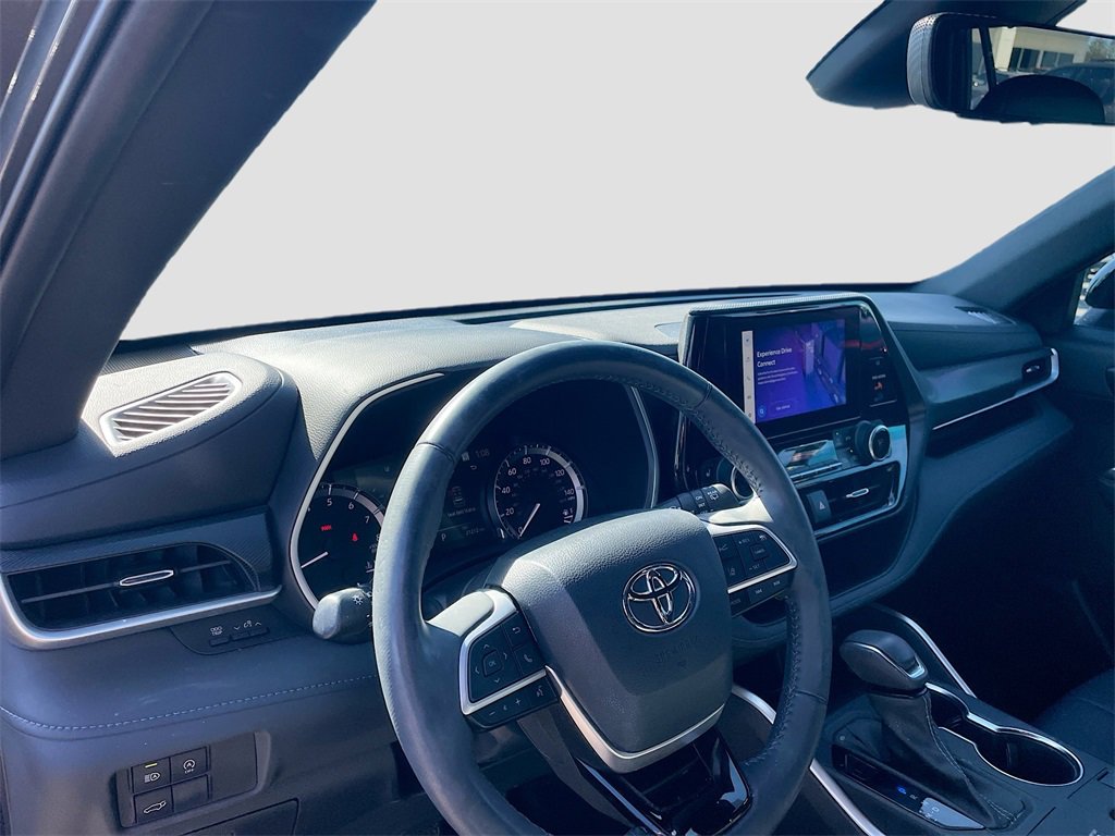 Used 2023 Toyota Highlander XSE image 11