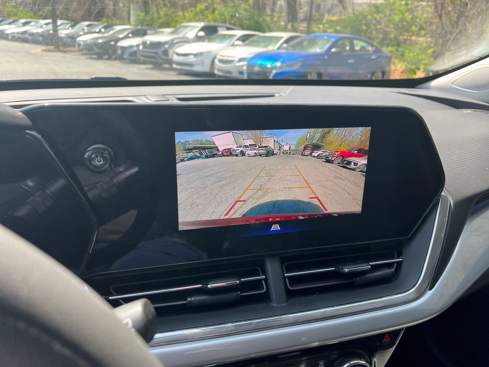 Used 2025 Chevrolet Trax LT FWD image 20