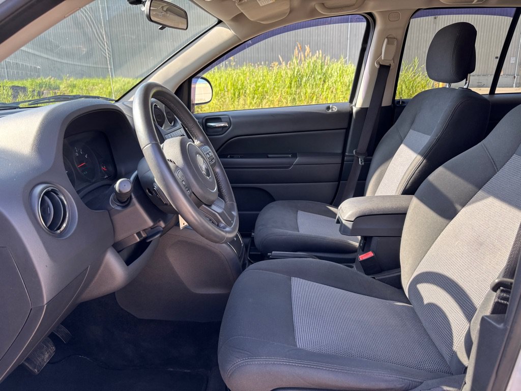 Used 2013 Jeep Compass Latitude AWD/4WD image 9