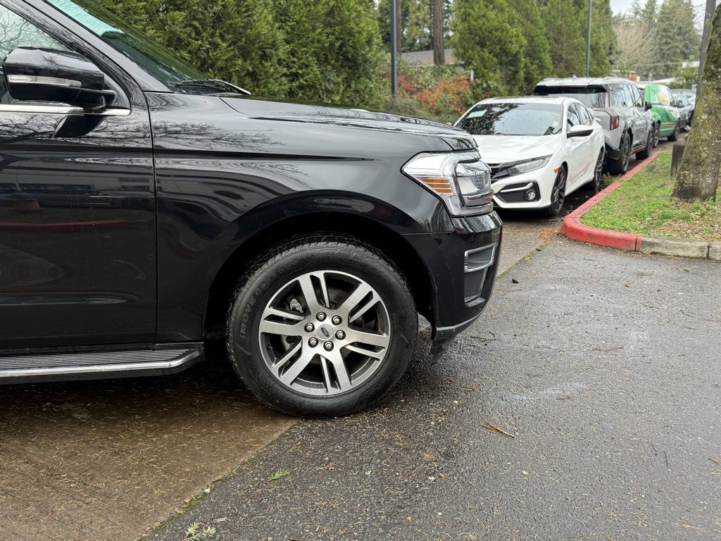 Used 2023 Ford Expedition Limited image 13