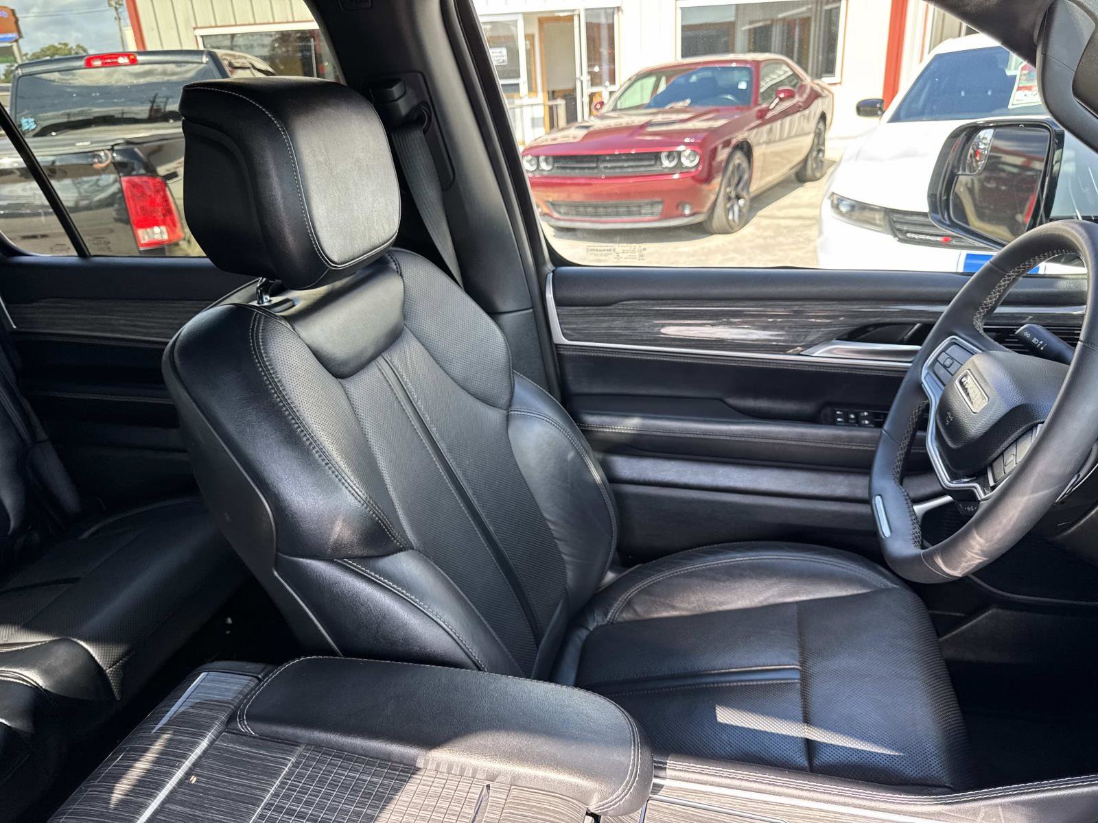 Used 2022 Jeep Wagoneer Series III image 10