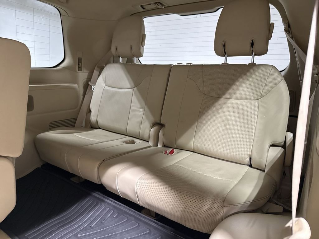 Used 2017 Lexus LX 570 4WD w/ Luxury Package image 31