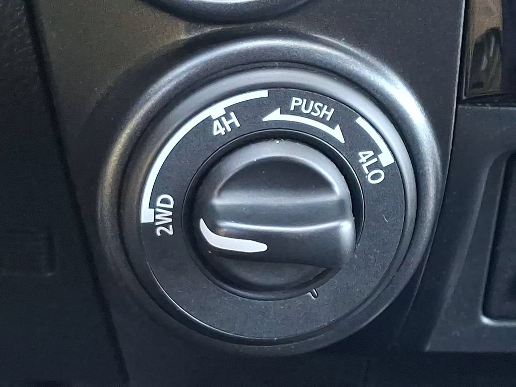 Used 2021 Nissan Titan PRO-4X w/ Pro-4x Convenience Package AWD/4WD image 25