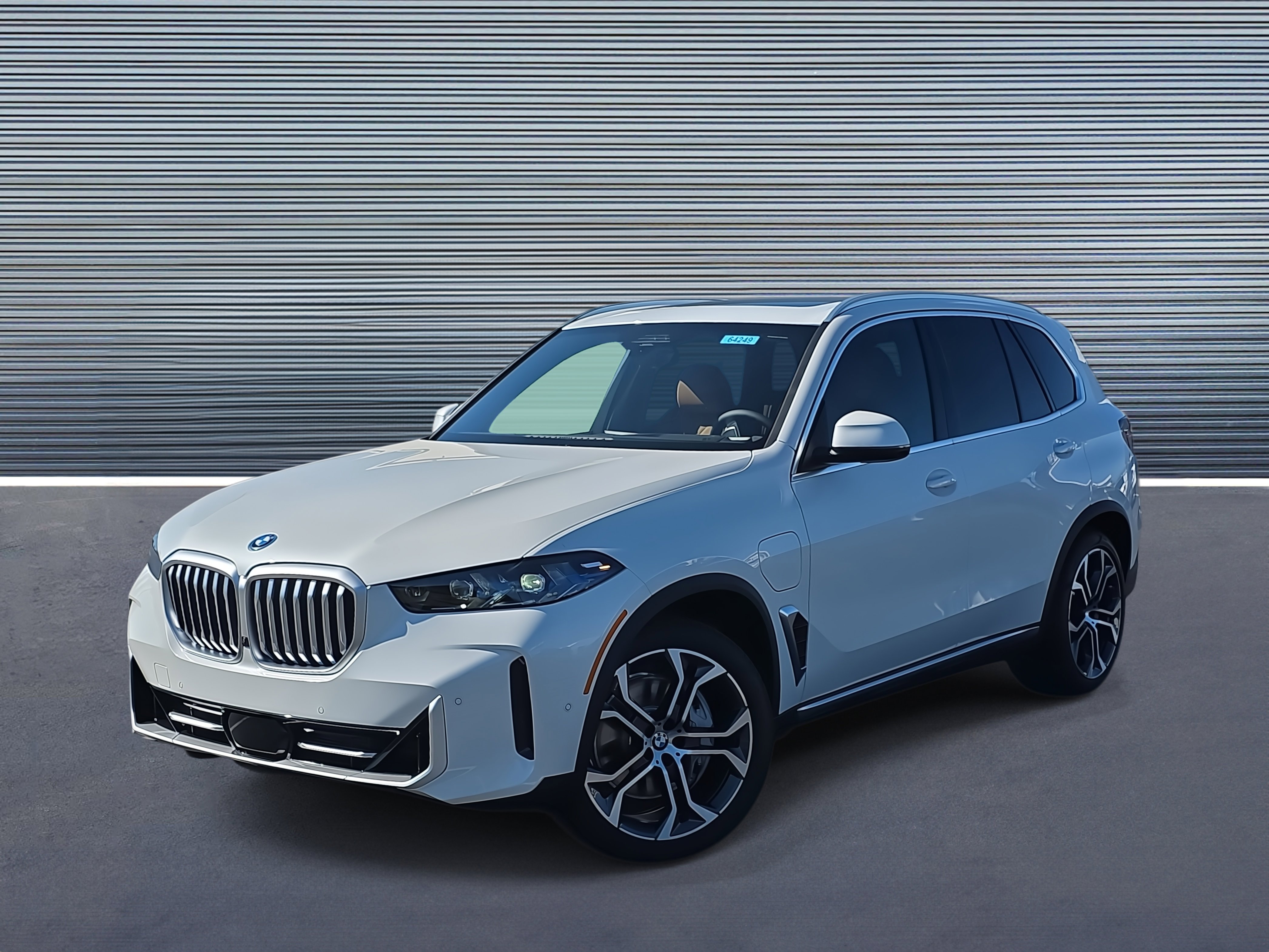 New 2026 BMW X5 xDrive50e image 1