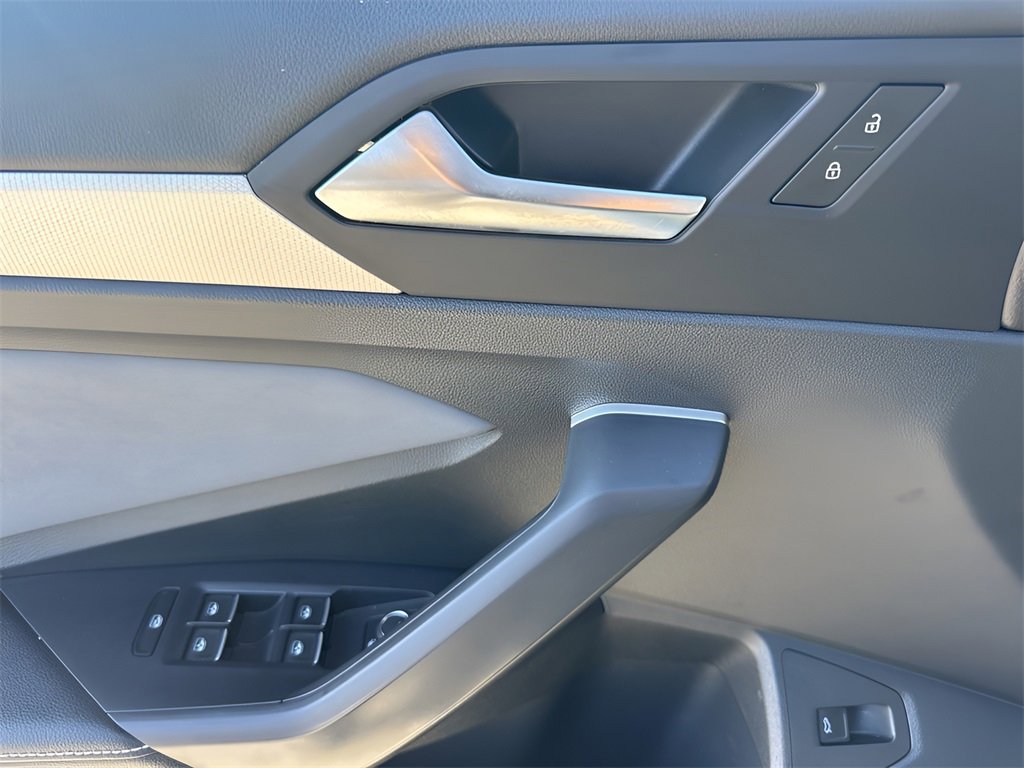 Used 2025 Volkswagen Jetta SE image 26