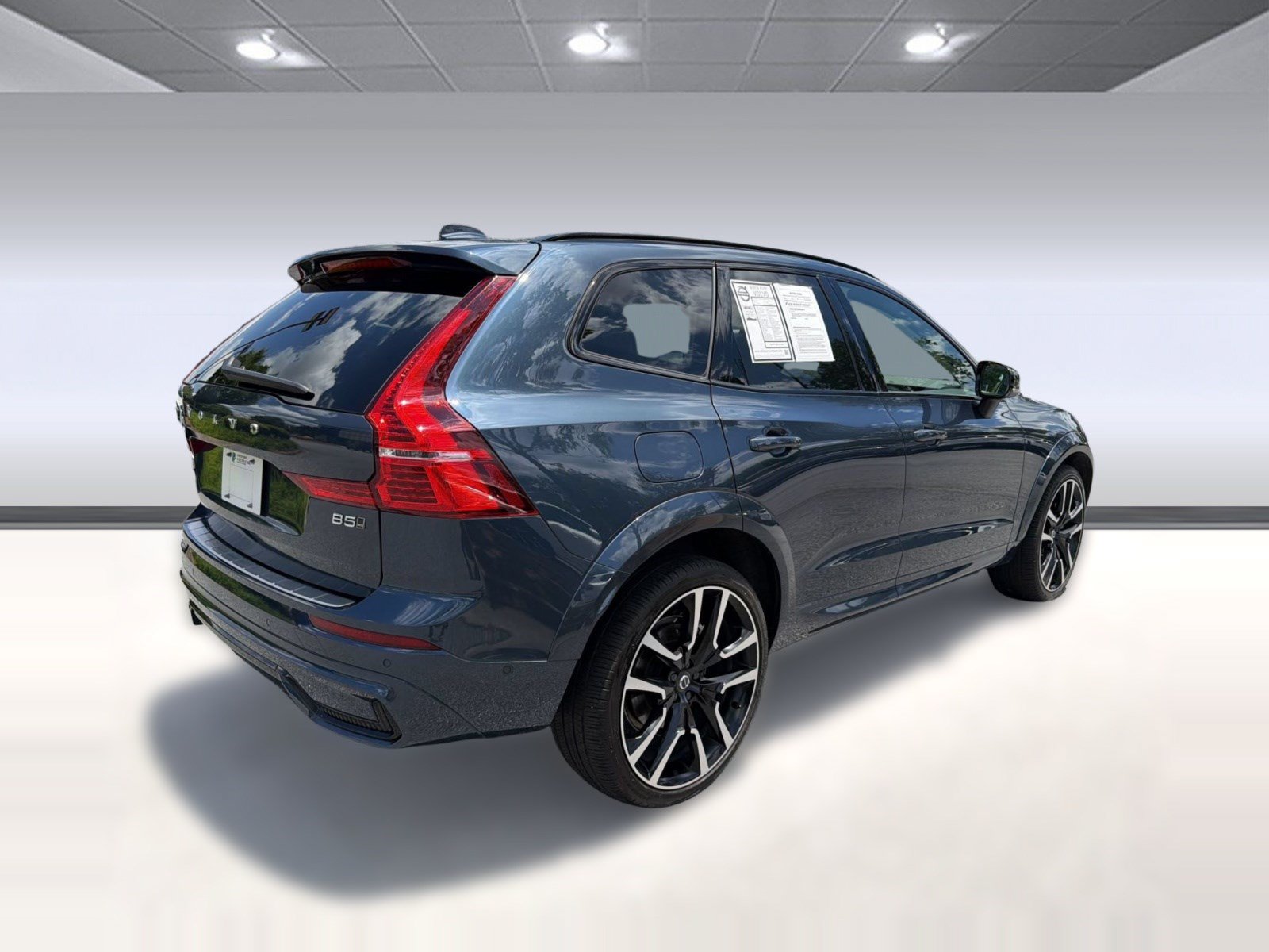 Certified 2024 Volvo XC60 B5 Ultimate w/ Protection Package Premier AWD/4WD image 9