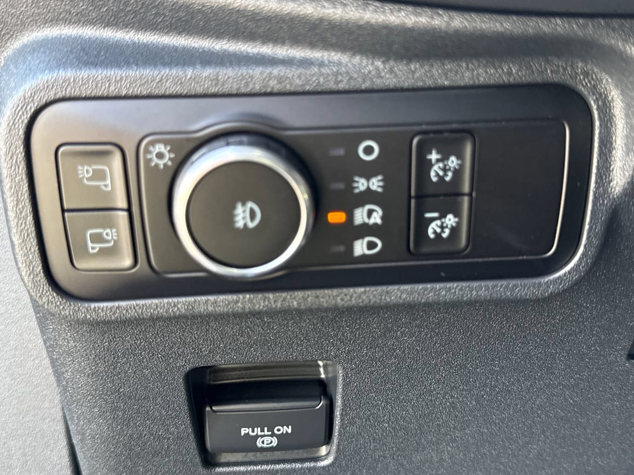 Used 2025 Ford Bronco Badlands AWD/4WD image 16