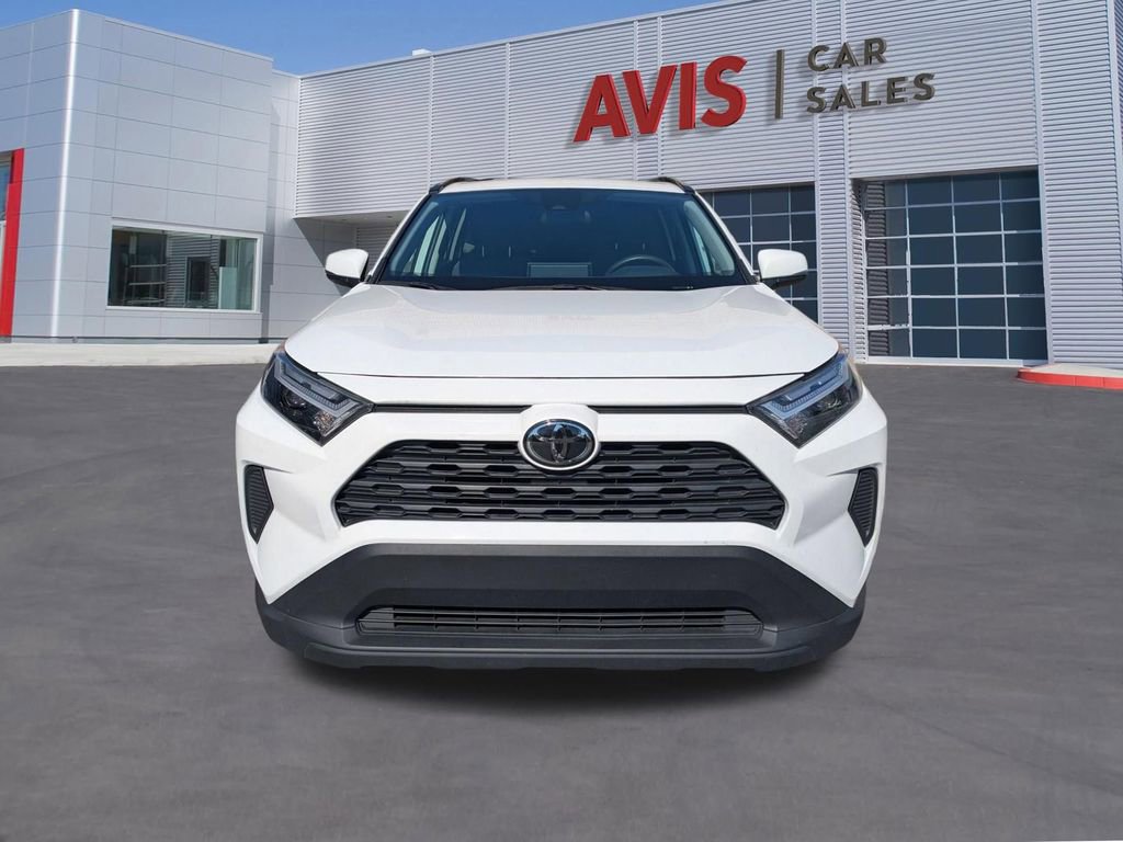 Used 2025 Toyota RAV4 XLE AWD/4WD image 2