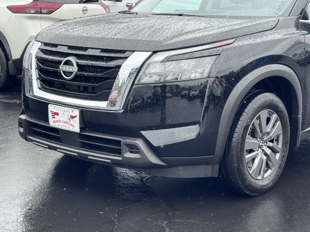 Used 2025 Nissan Pathfinder S image 34