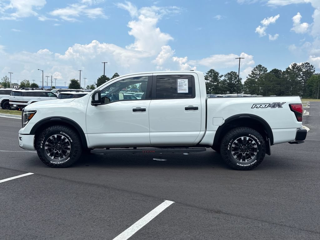 Used 2022 Nissan Titan PRO-4X w/ Pro-4x Convenience Package AWD/4WD image 2
