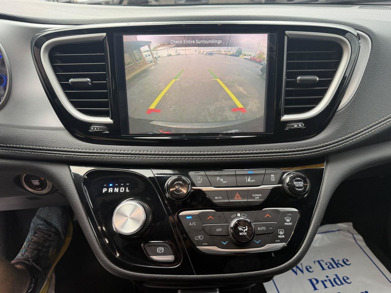 Used 2024 Chrysler Pacifica Touring FWD image 31
