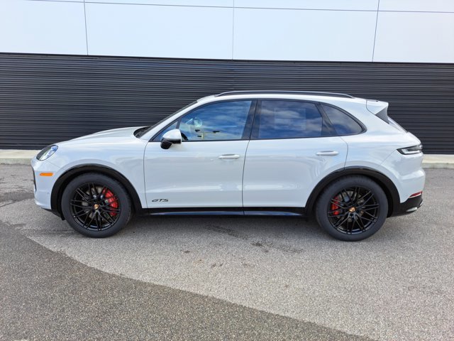 New 2026 Porsche Cayenne GTS image 2