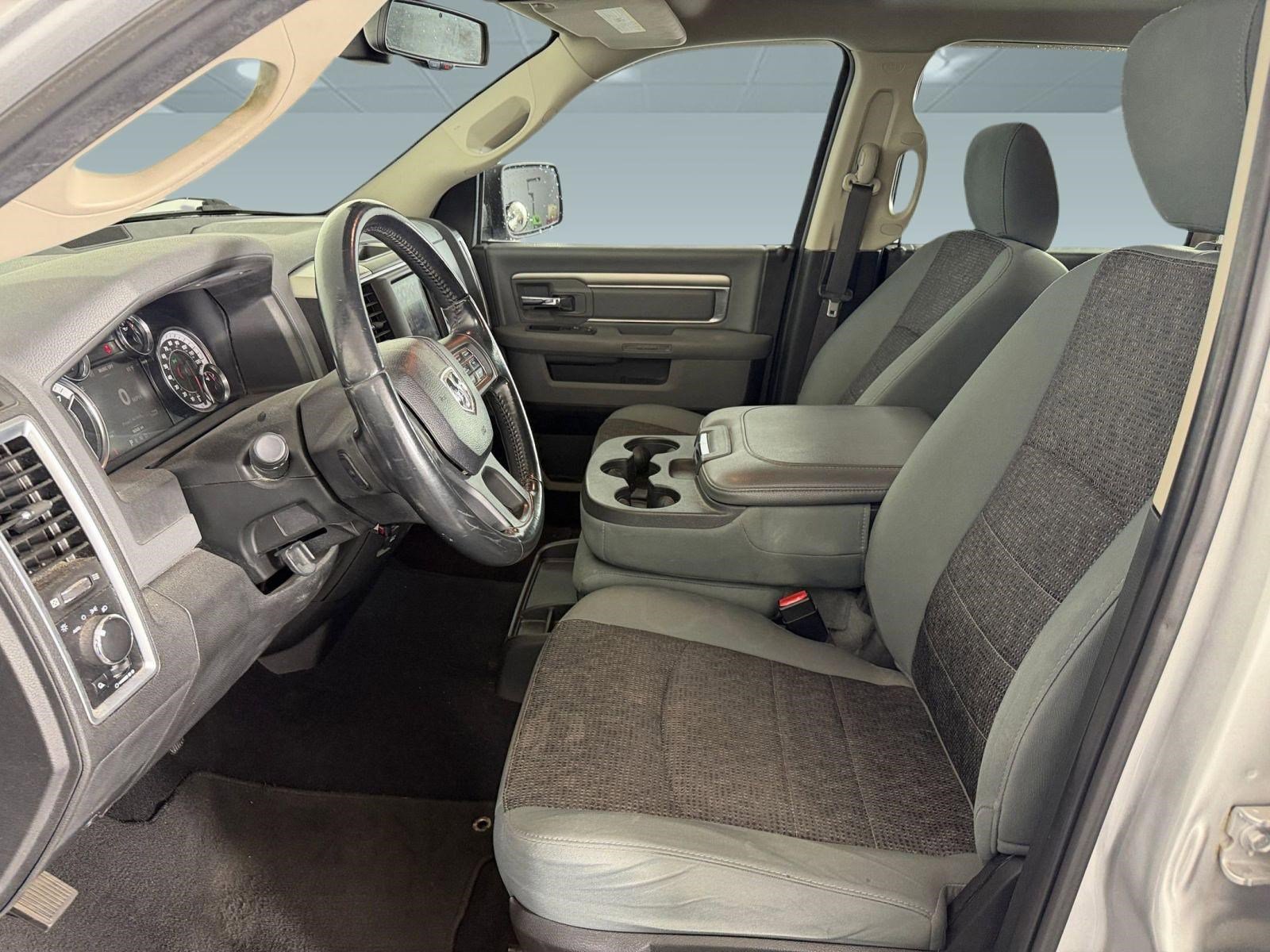 Used 2019 RAM 1500 Classic SLT w/ Luxury Group AWD/4WD image 5