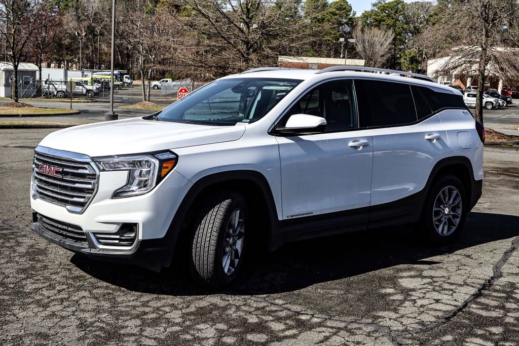 Certified 2024 GMC Terrain SLT image 3