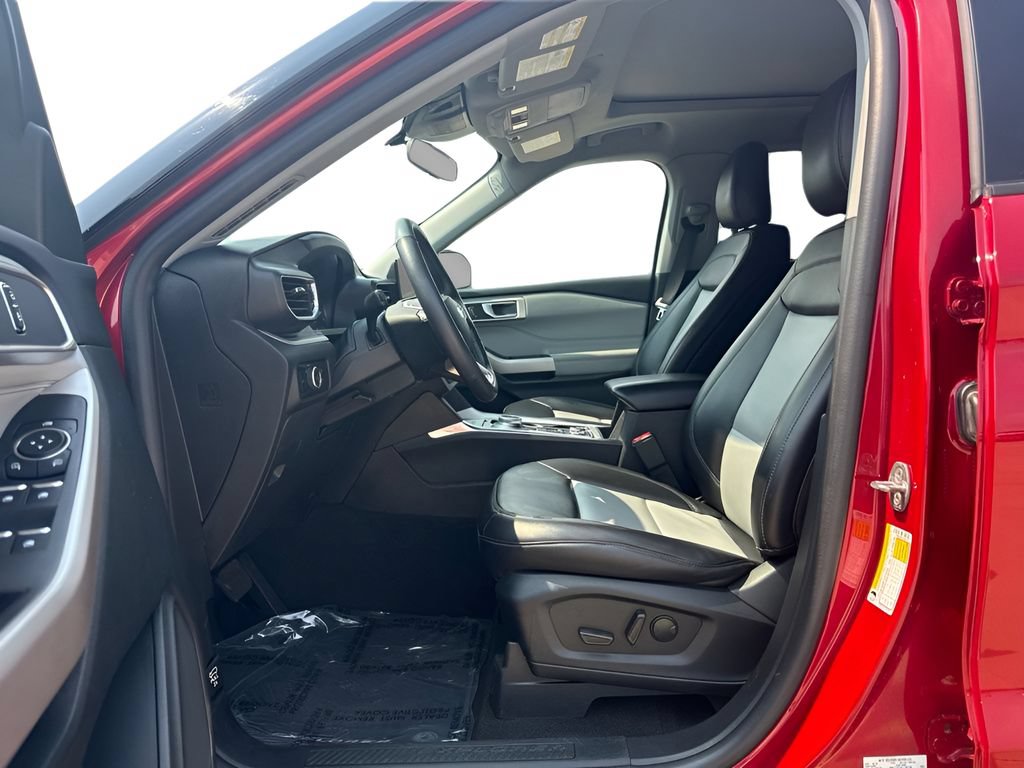 Used 2023 Ford Explorer XLT w/ Equipment Group 202A AWD/4WD image 9