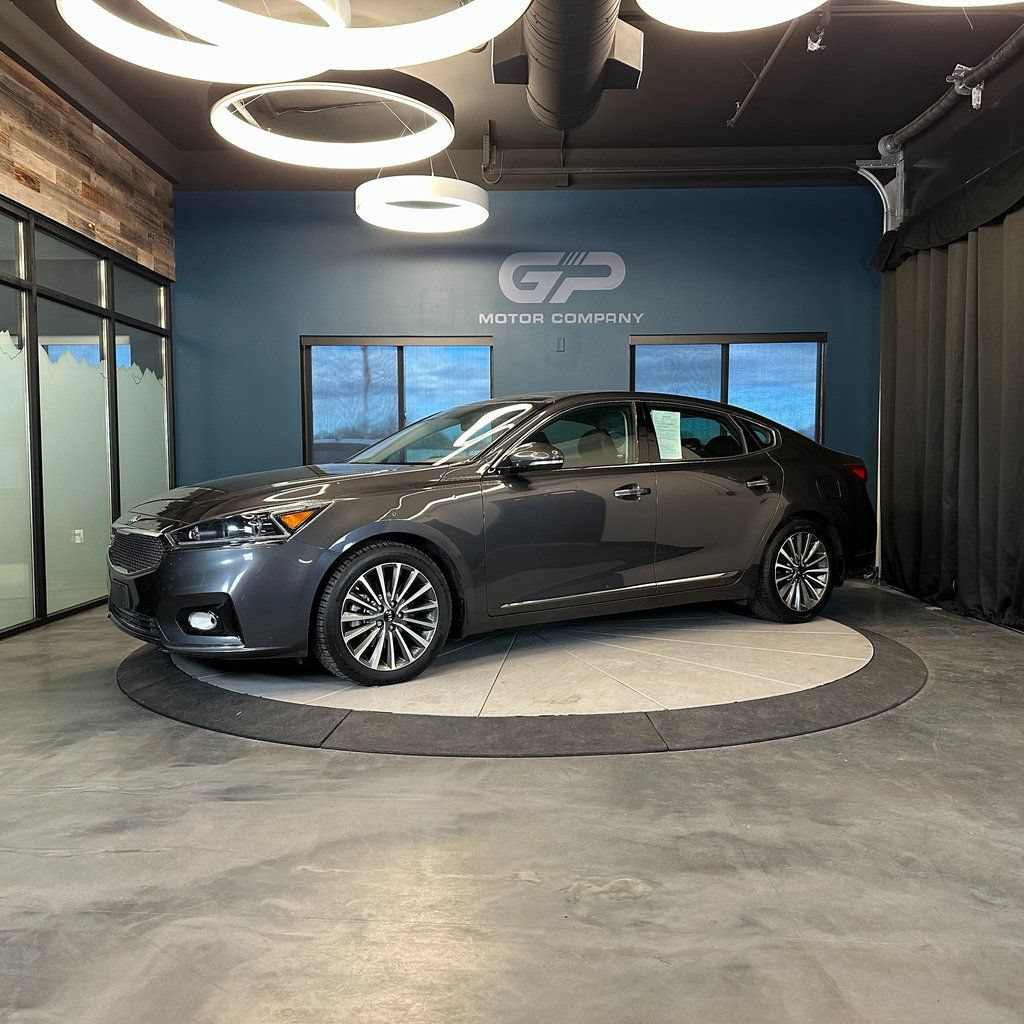 Used 2018 Kia Cadenza Premium w/ Luxury Package FWD image 7