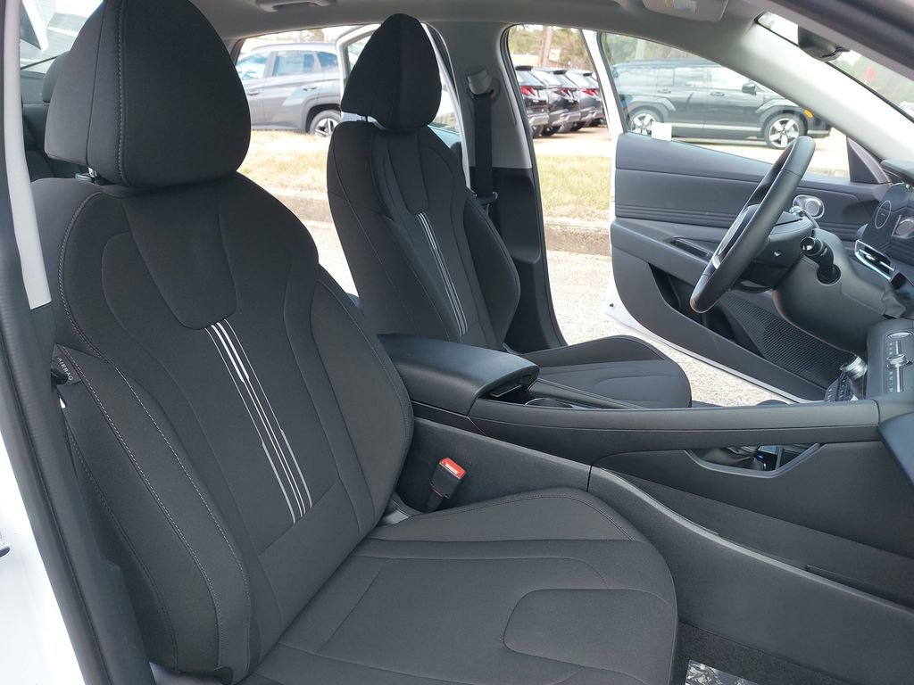 Certified 2025 Hyundai Elantra SEL w/ Cargo Package image 10