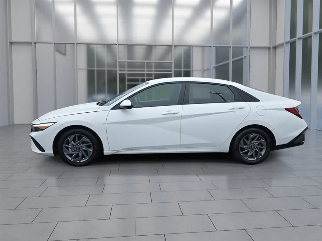 Used 2024 Hyundai Elantra SEL FWD image 6