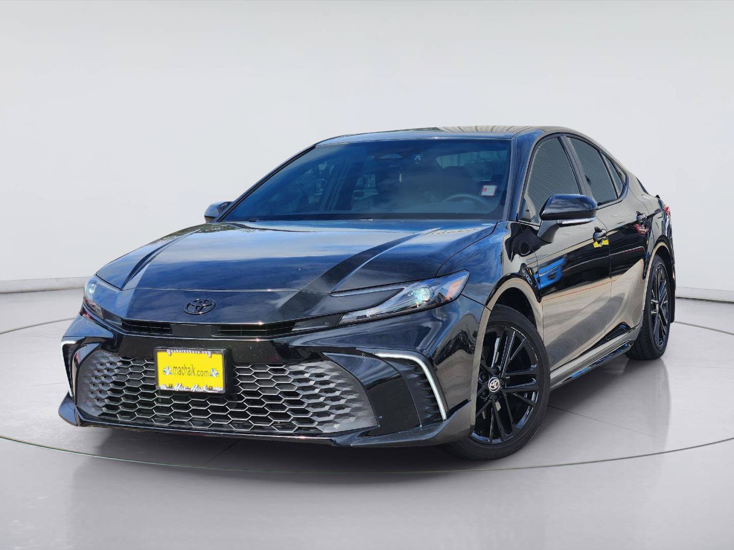 Used 2025 Toyota Camry SE w/ Convenience Package FWD image 1